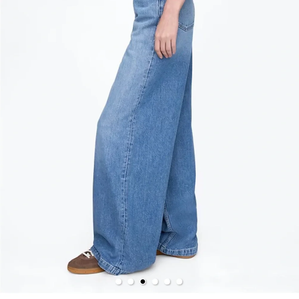 GAP Wide-Leg High-Rise Jeans - Picture 2 of 3